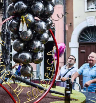 Festa dell’uva con i carri allegorici